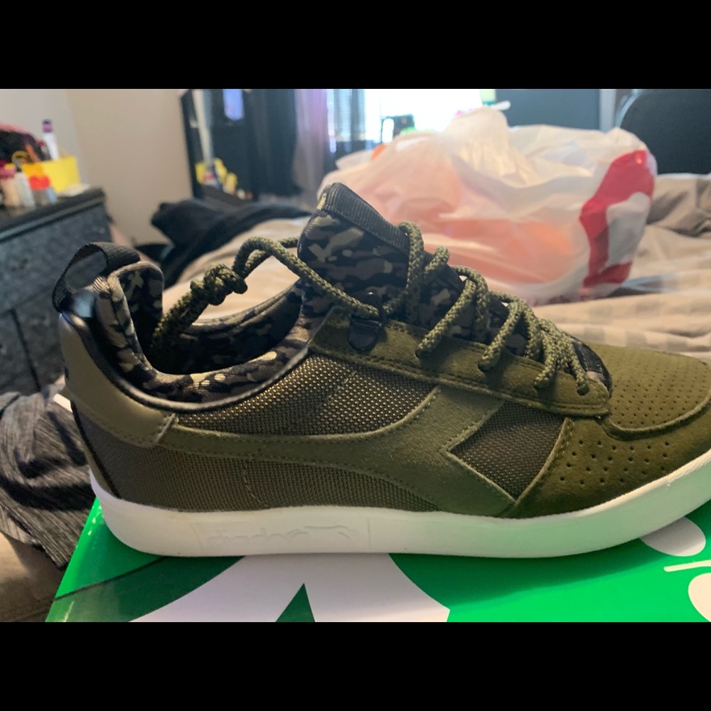 Diadora